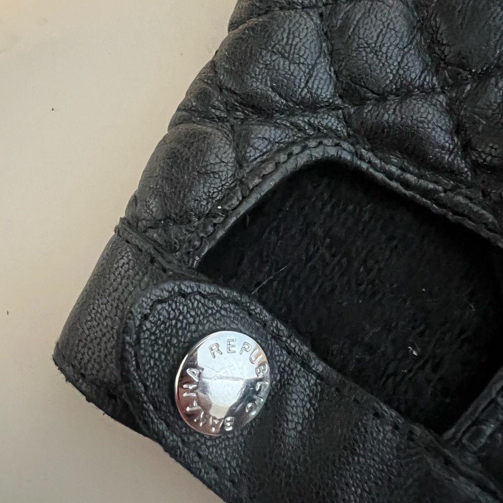Black Quilted Leather Women’s Driving Gloves - Picture 3 of 4